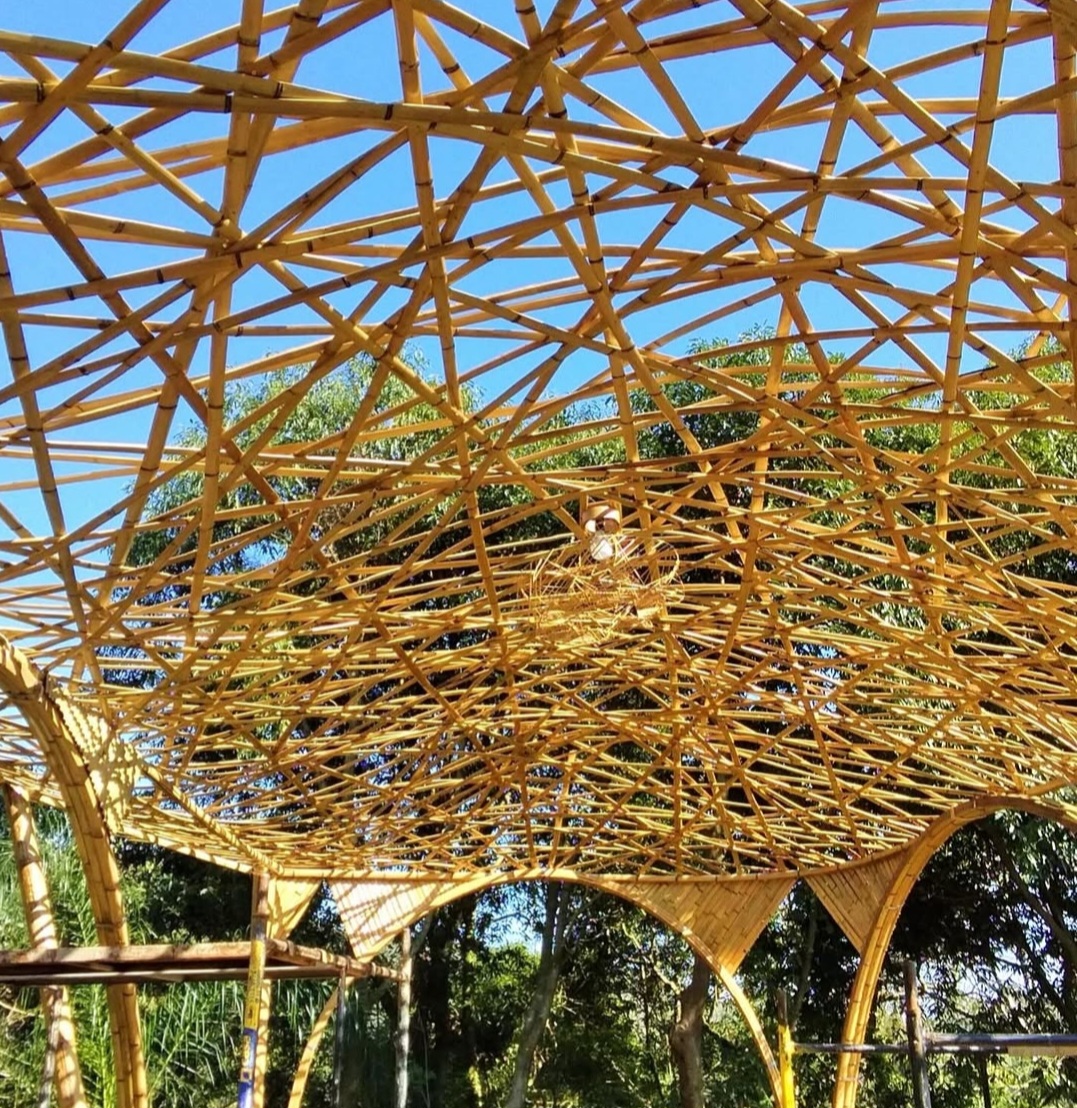 Detalhe técnico da trama de bambu em desenvolvimento