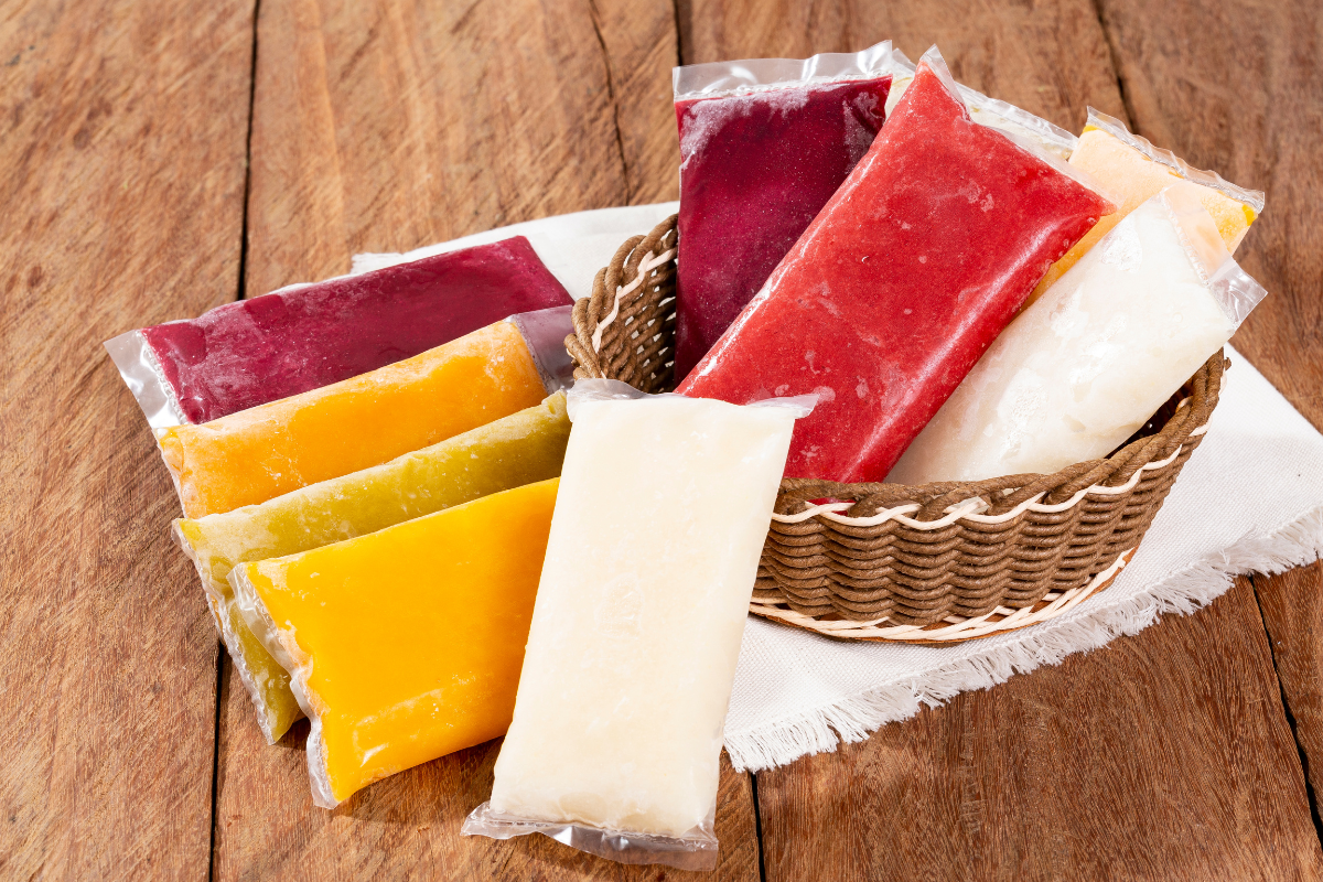 Polpas de frutas na cesta